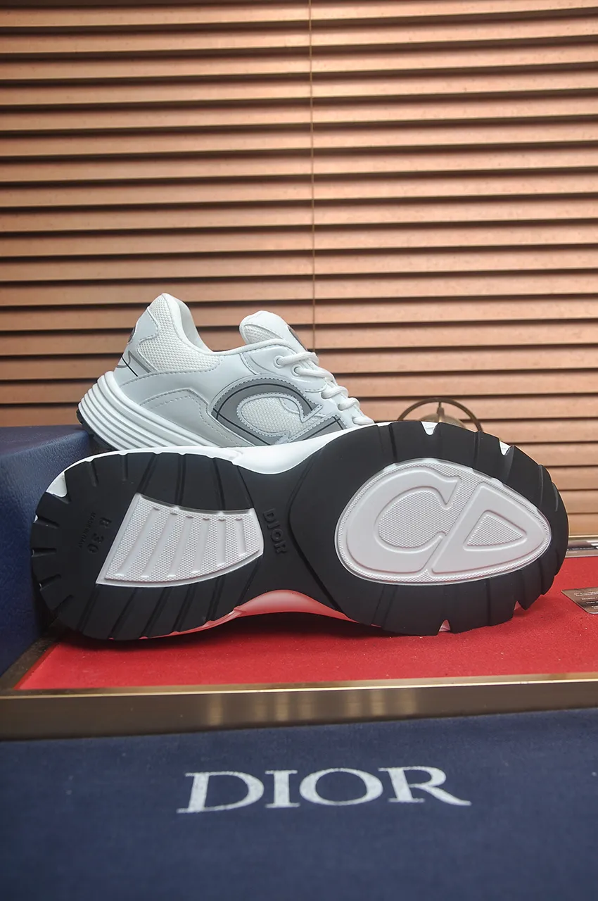 Men's men's shoes 💰: 500💶 (top original order) Brand: Dior (Dior) Standard code: Men's code 38-44 (45 customized) Grade: Same as the official website Material: Top original cowhide spliced ​​together Original wear-resistant and lightweight outsole Style category: Fashionable casual shoes Distinguished luxury brand elements top luxury Color: Actual picture color